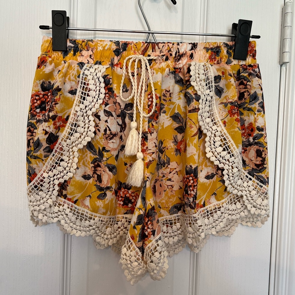 Xhilaration shorts small